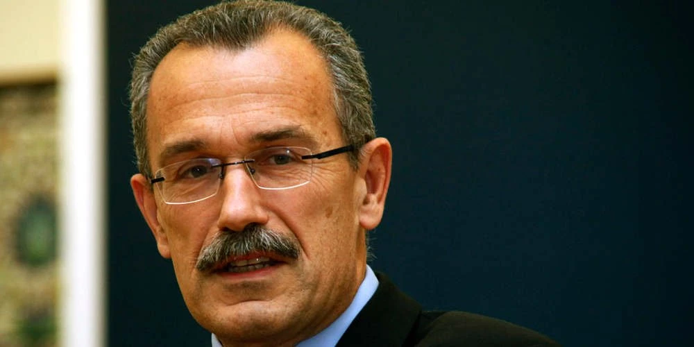 Απίστευτο: Ο σκύλος του Βαρουφάκη πήρε στο κυνήγι τον Παντελή Καψή